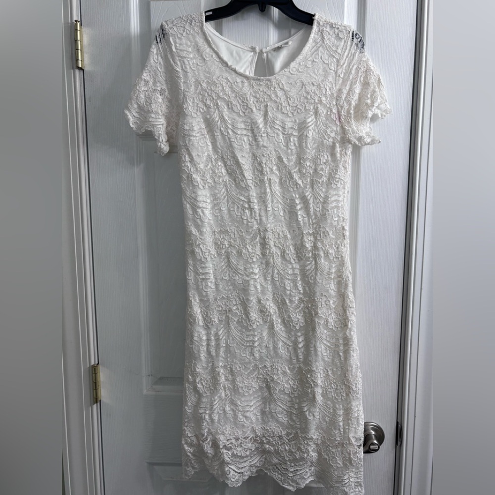 Lace Short-Sleeve Shift Dress in White